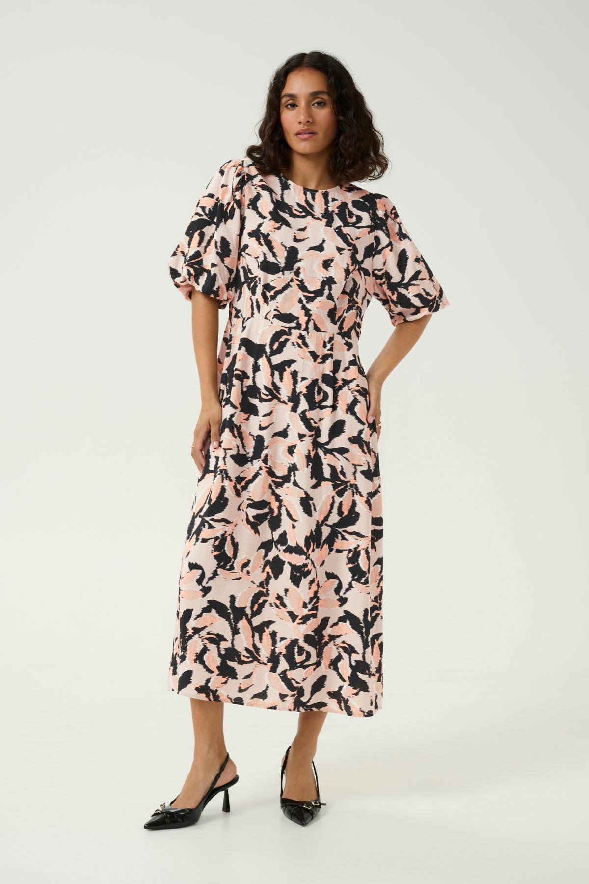 KApaco Dress Beige/Black/Peach Blurry Leaf - 10509643