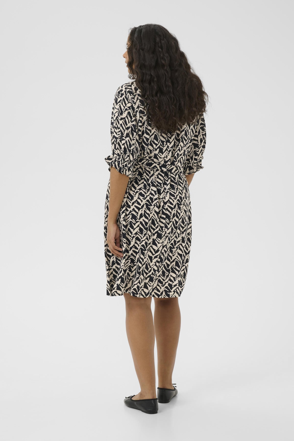 KCdena Klänning Black/Feather Grey Lines - 10583991