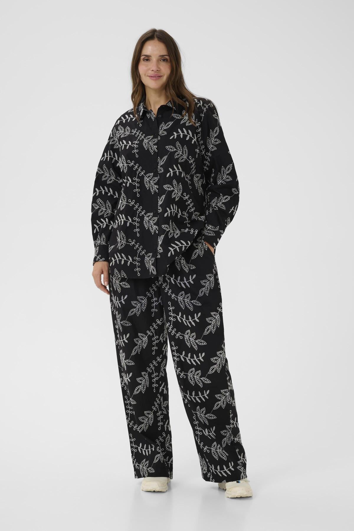 KCelory Pants Black Chalk Embroidery - 10900 - 10584018