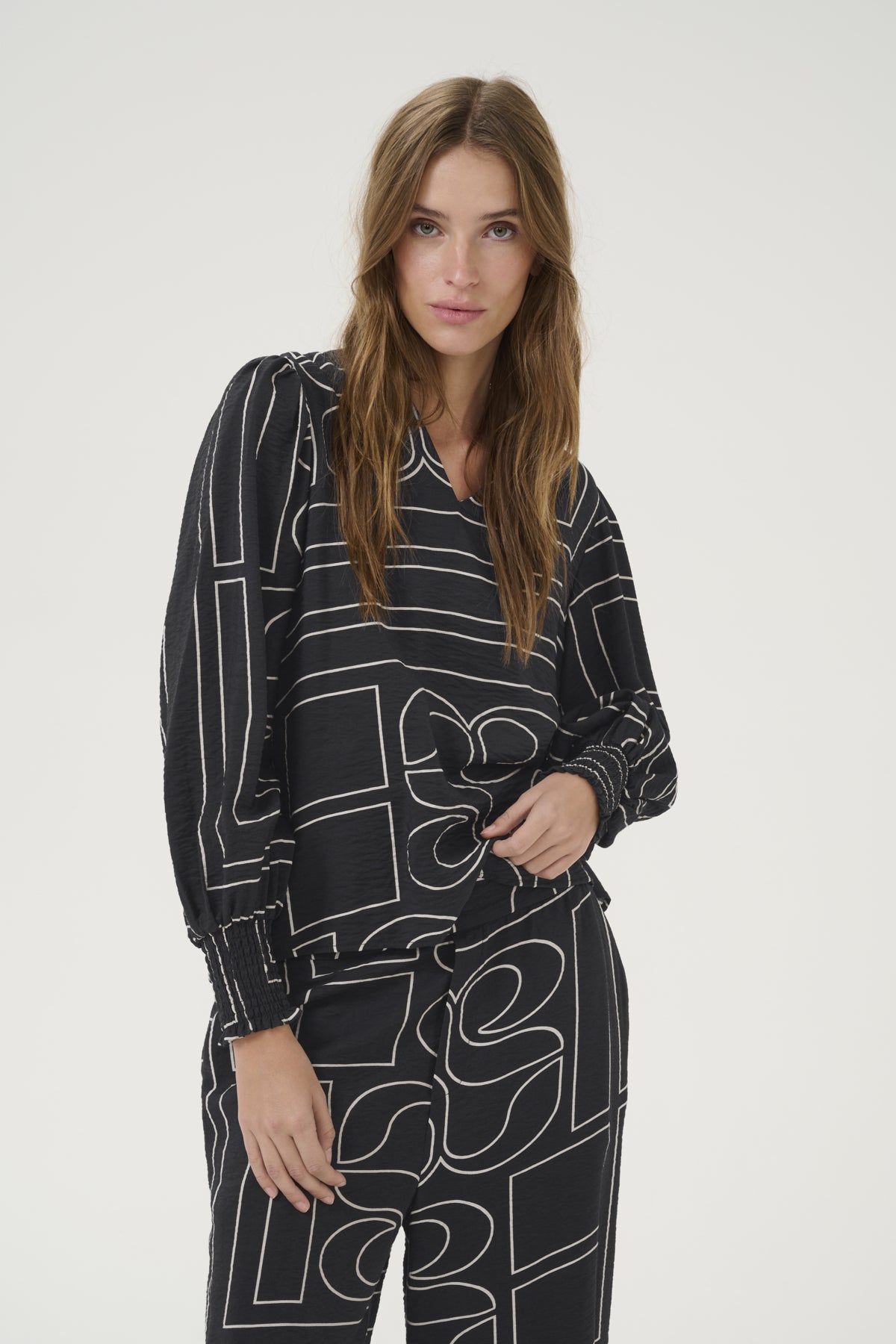 KellyMW Blus Svart AOP - 10704579