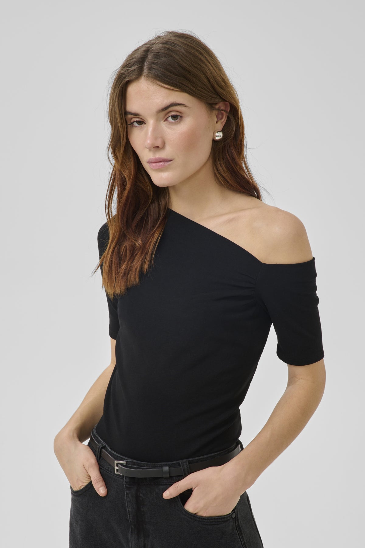 MWNupti Off Shoulder Tee Black - 100031 - 10705450