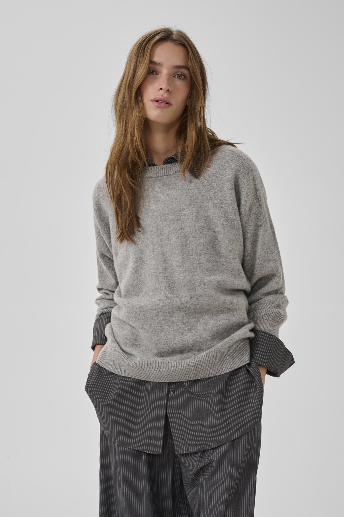 11 THE KNIT CREWNECK Ljusgråmelerad - 100378 - 10705549