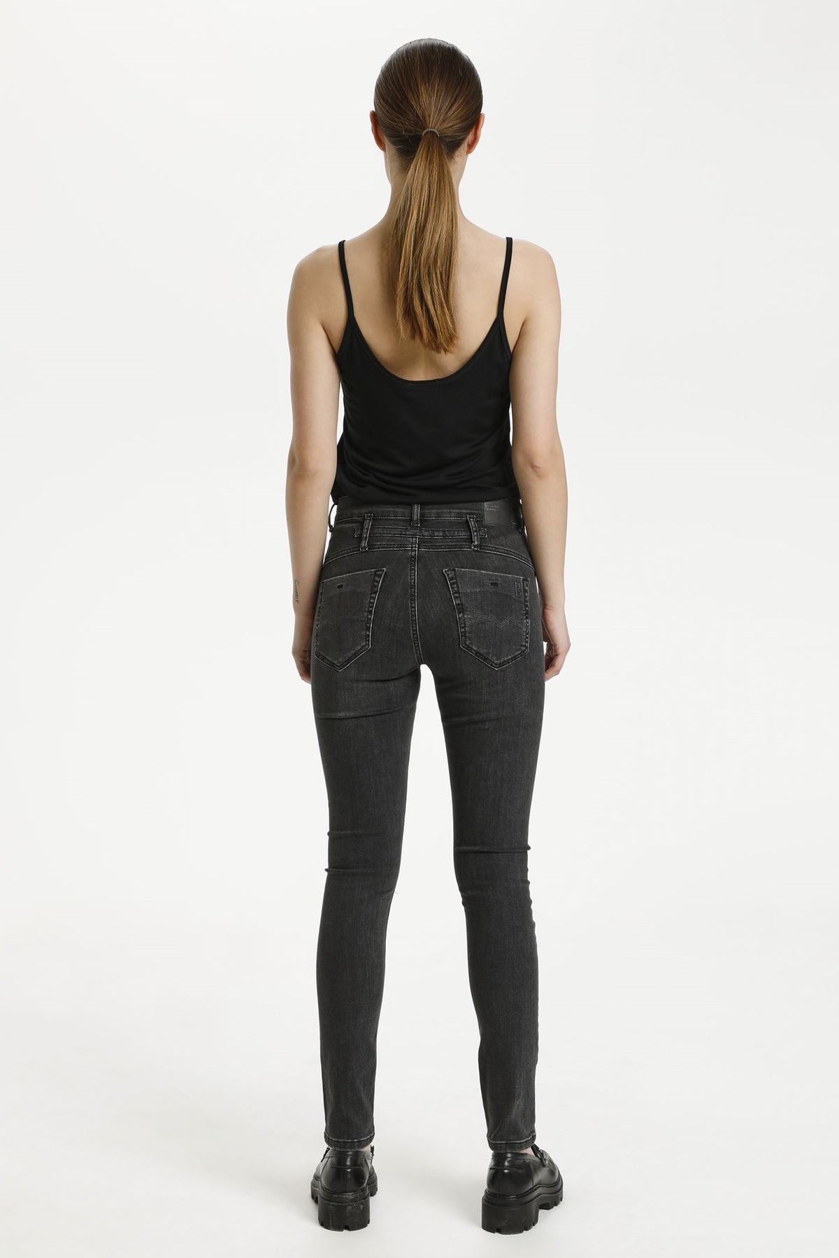 17 THE MODAL TOP Svart