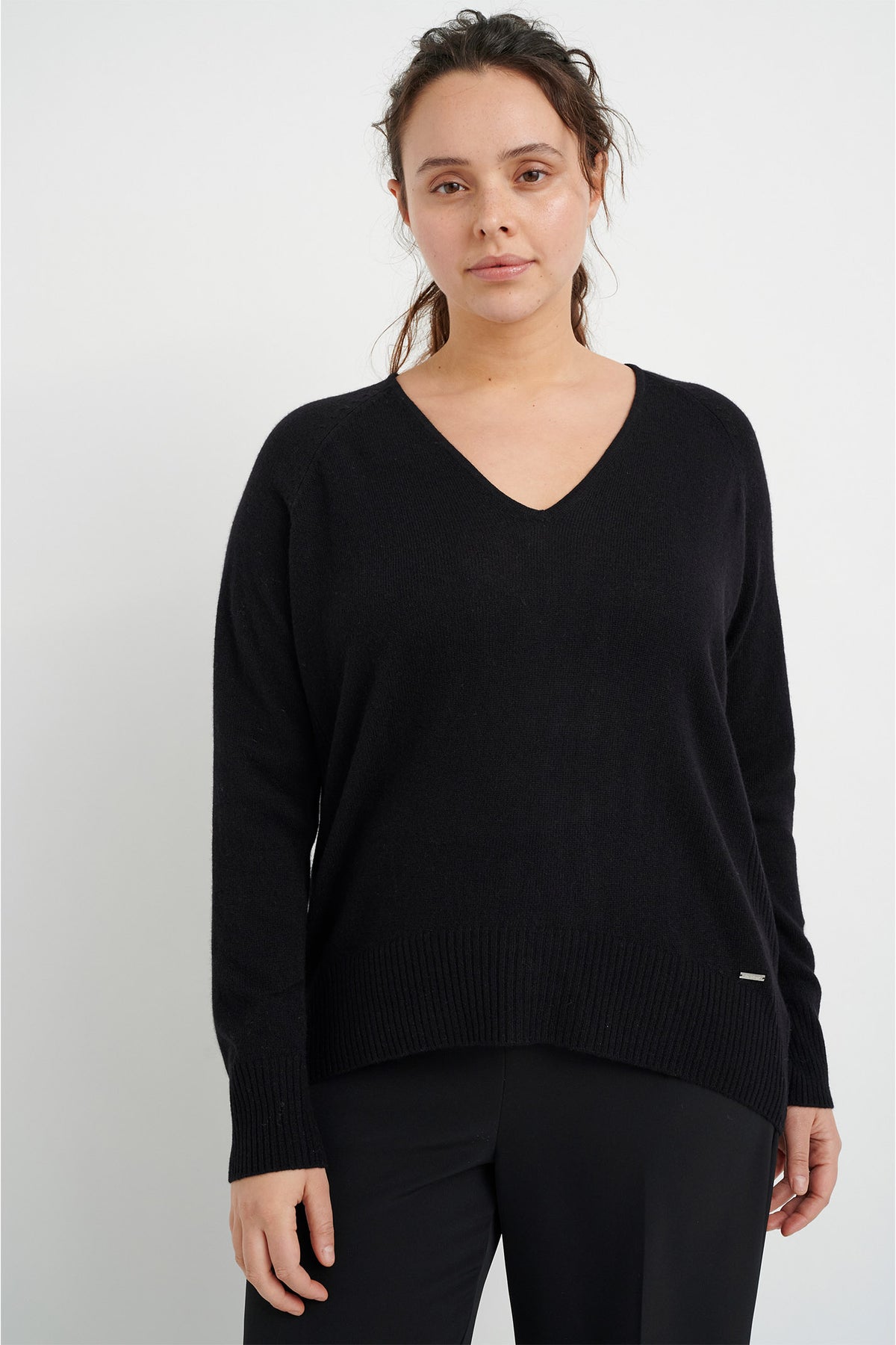 Lukka V-ringad tröja Premium Black - 30104240