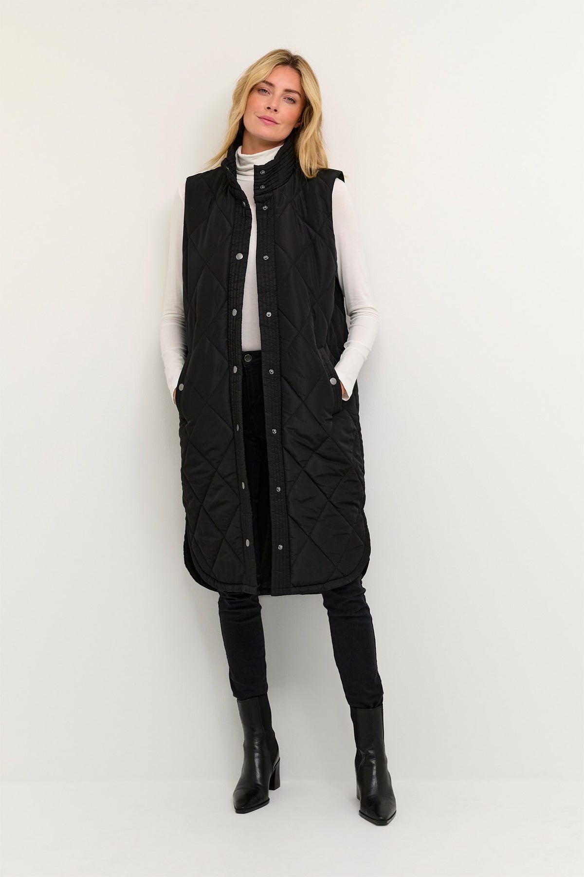 KAmeria Quilted Waist Coat Black deep - 10505686