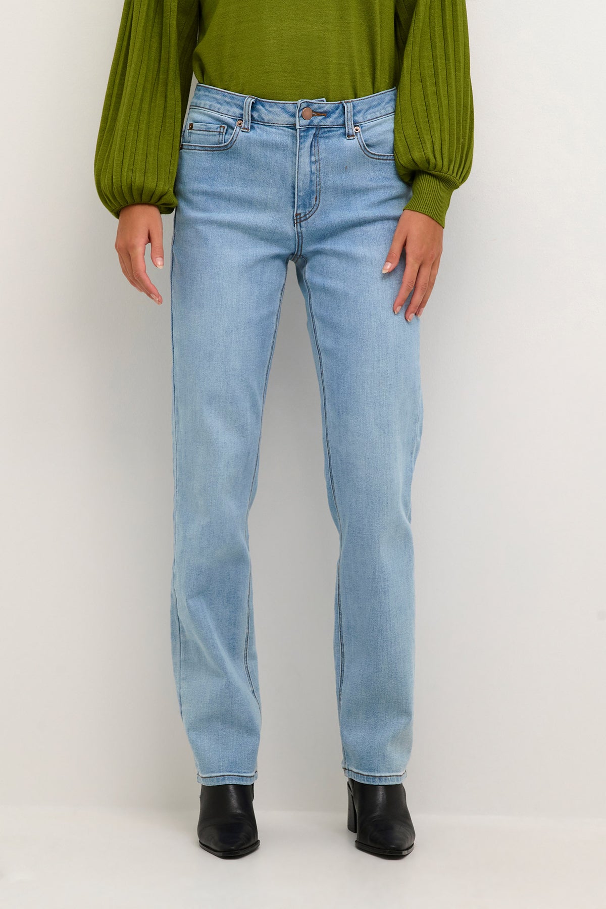 KAsinem raka jeans i ljusblå tvättad denim - 10508384