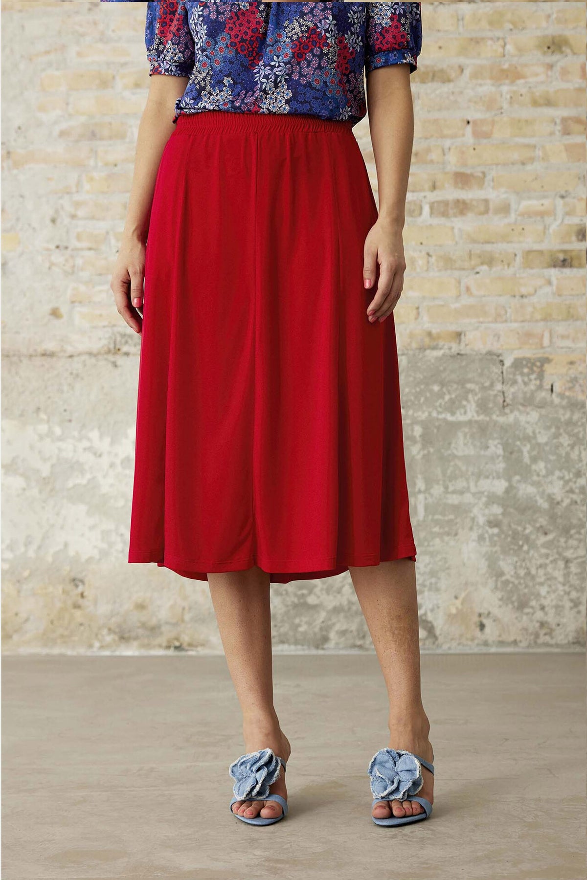 148229Red