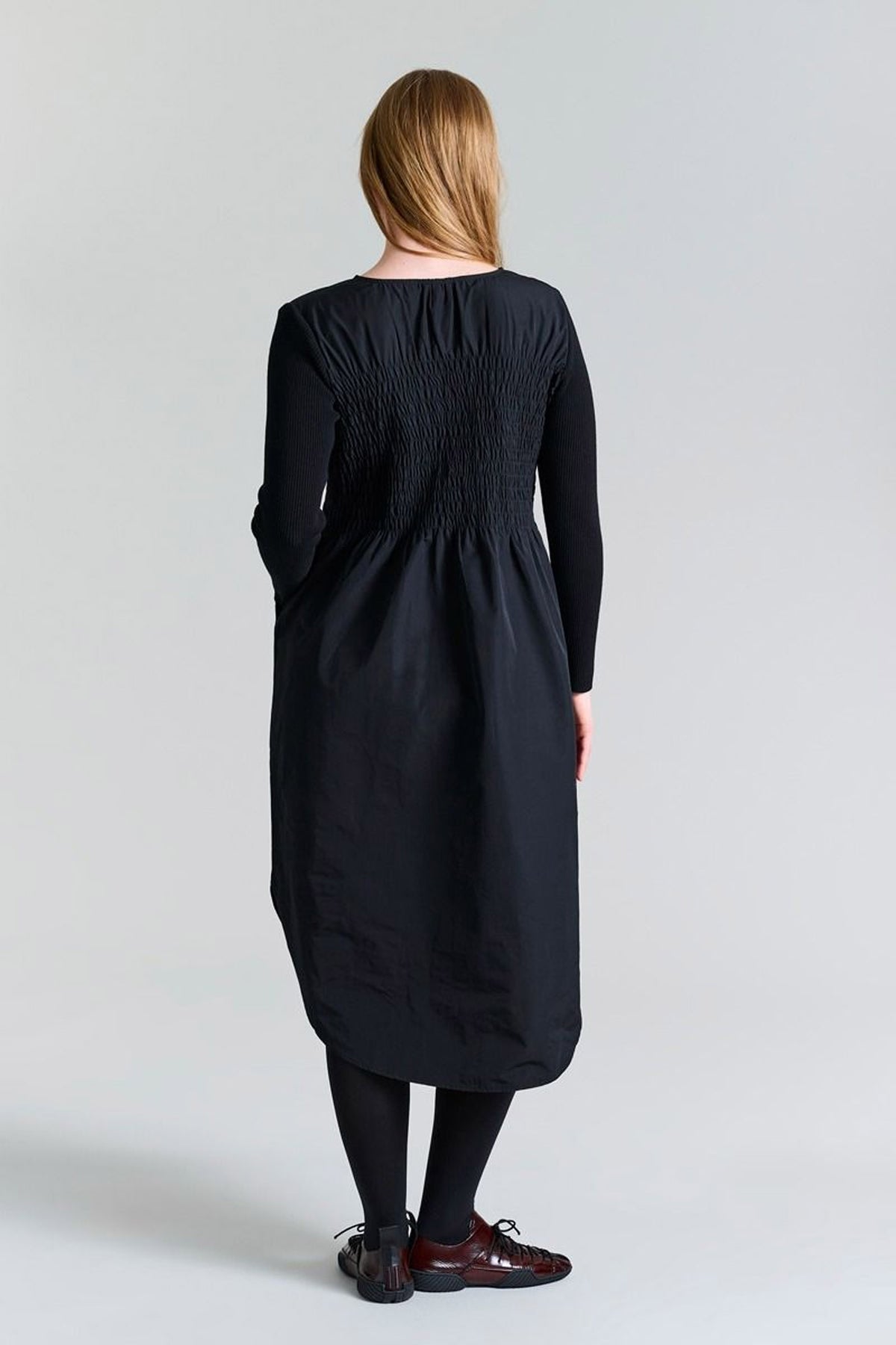 Fukkura poplinklänning med smock Black - 256-2380-5306