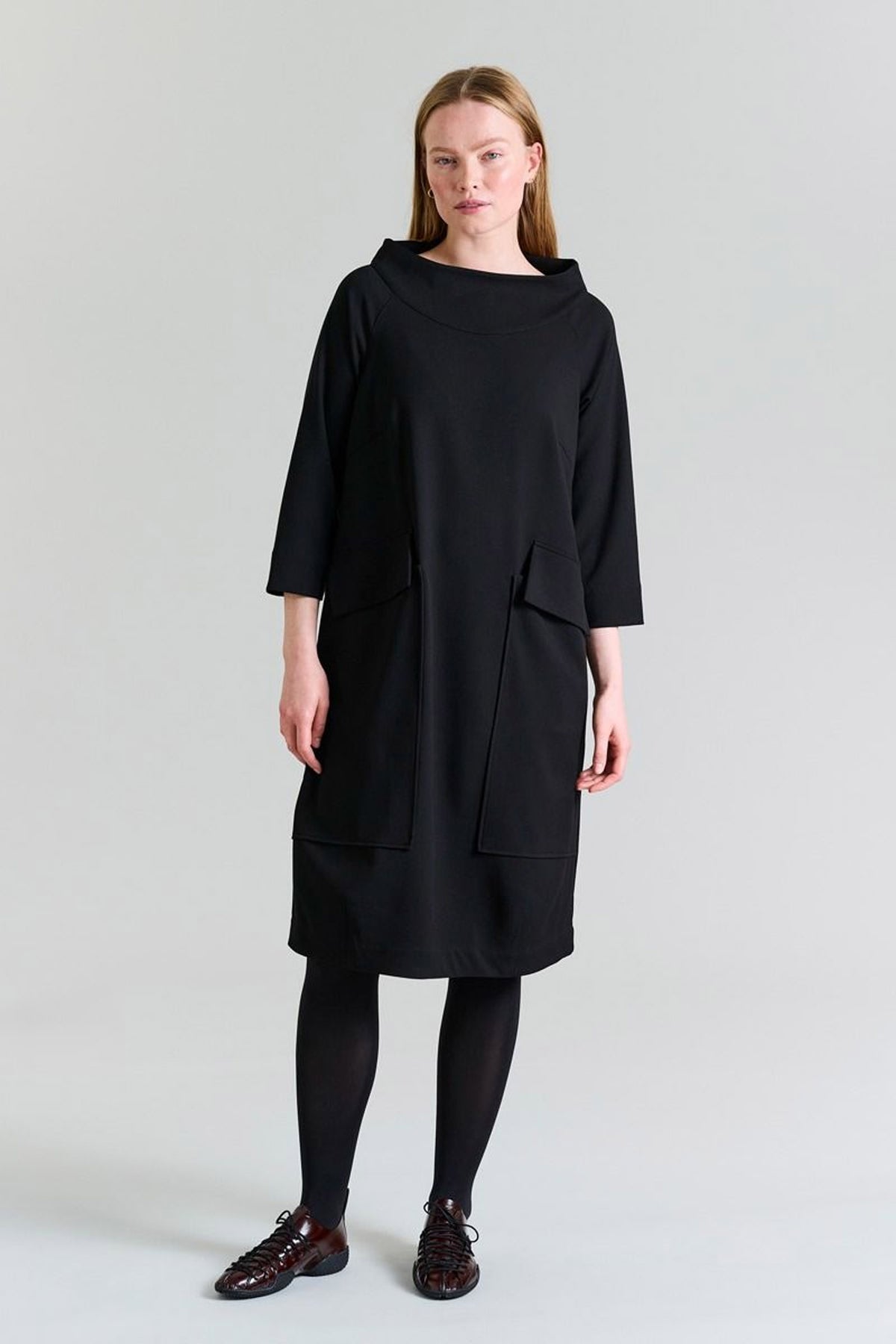 Noru klänning med krage Black - 257-2440-5377