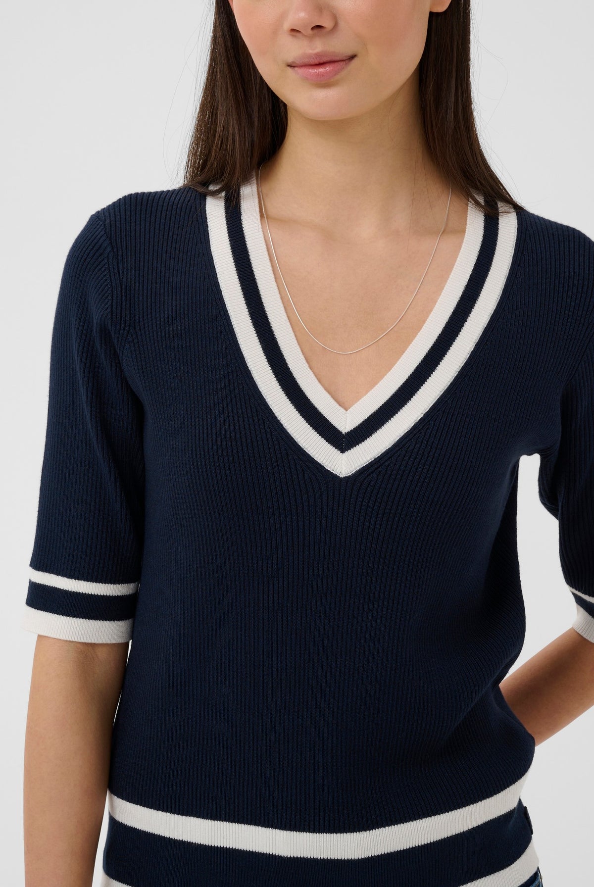 LeenahIW V-Neck Blouse Marin/Vanilj - 302665 - 30110675