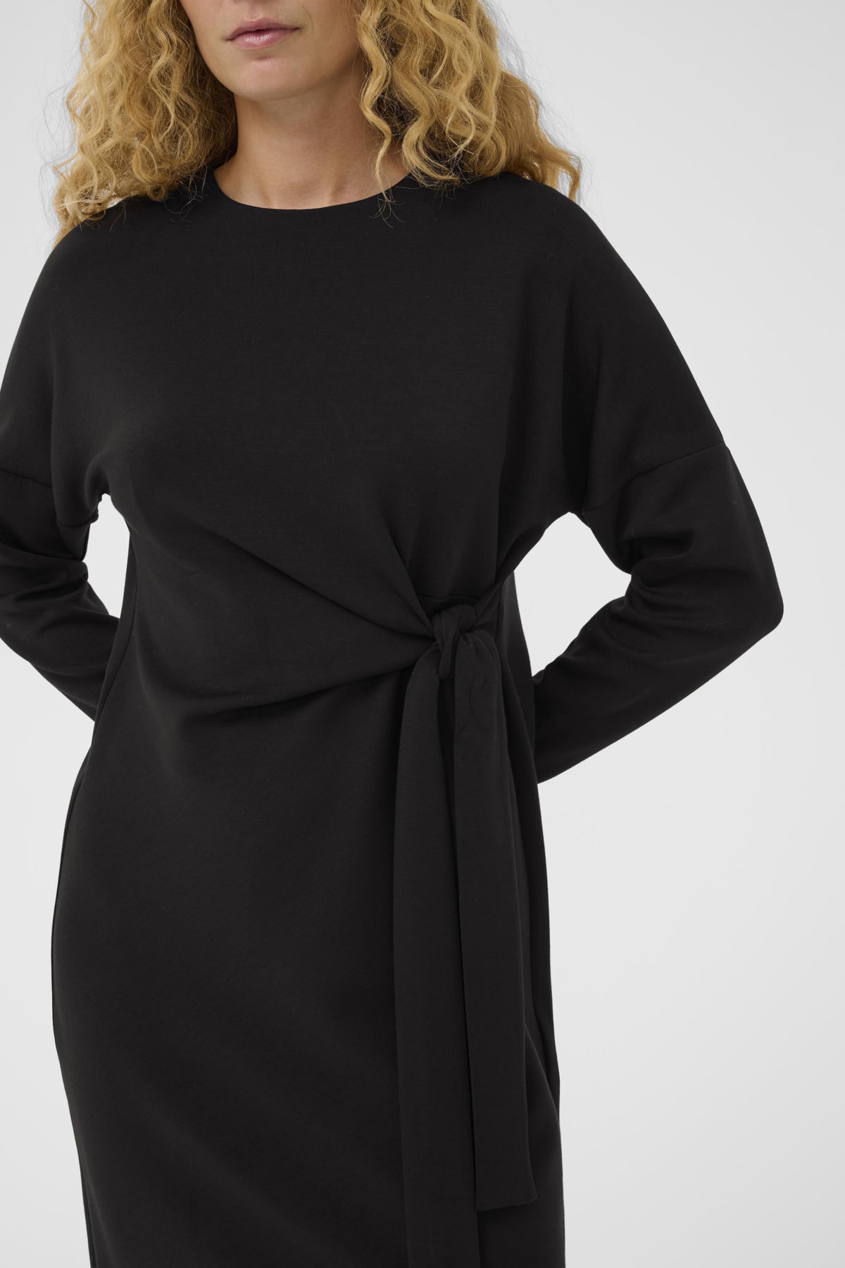 TRIIW VINCENTIW KNOT DRESS Svart - 194008 - 30112204