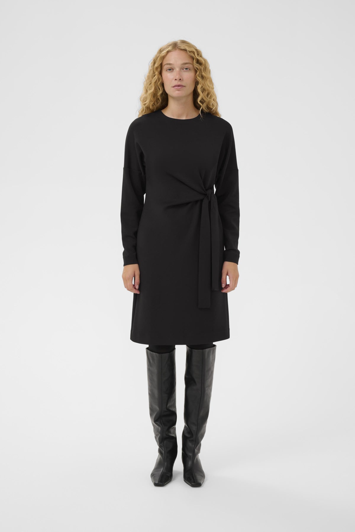 TRIIW VINCENTIW KNOT DRESS Svart - 194008 - 30112204