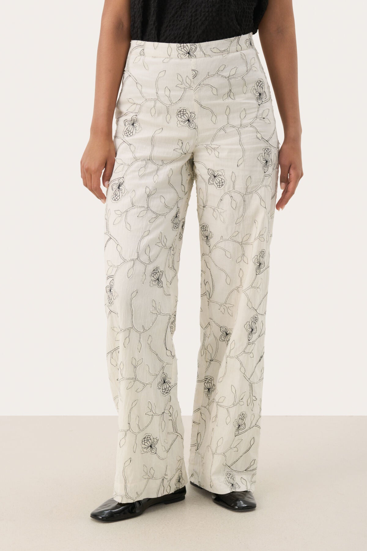 TrisjaPW PA Black Stitch on White - 30309826