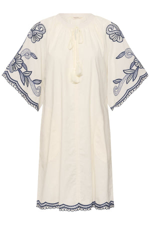BreannaPW Klänning Whisper White W Blå broderi - 304 - 30310524