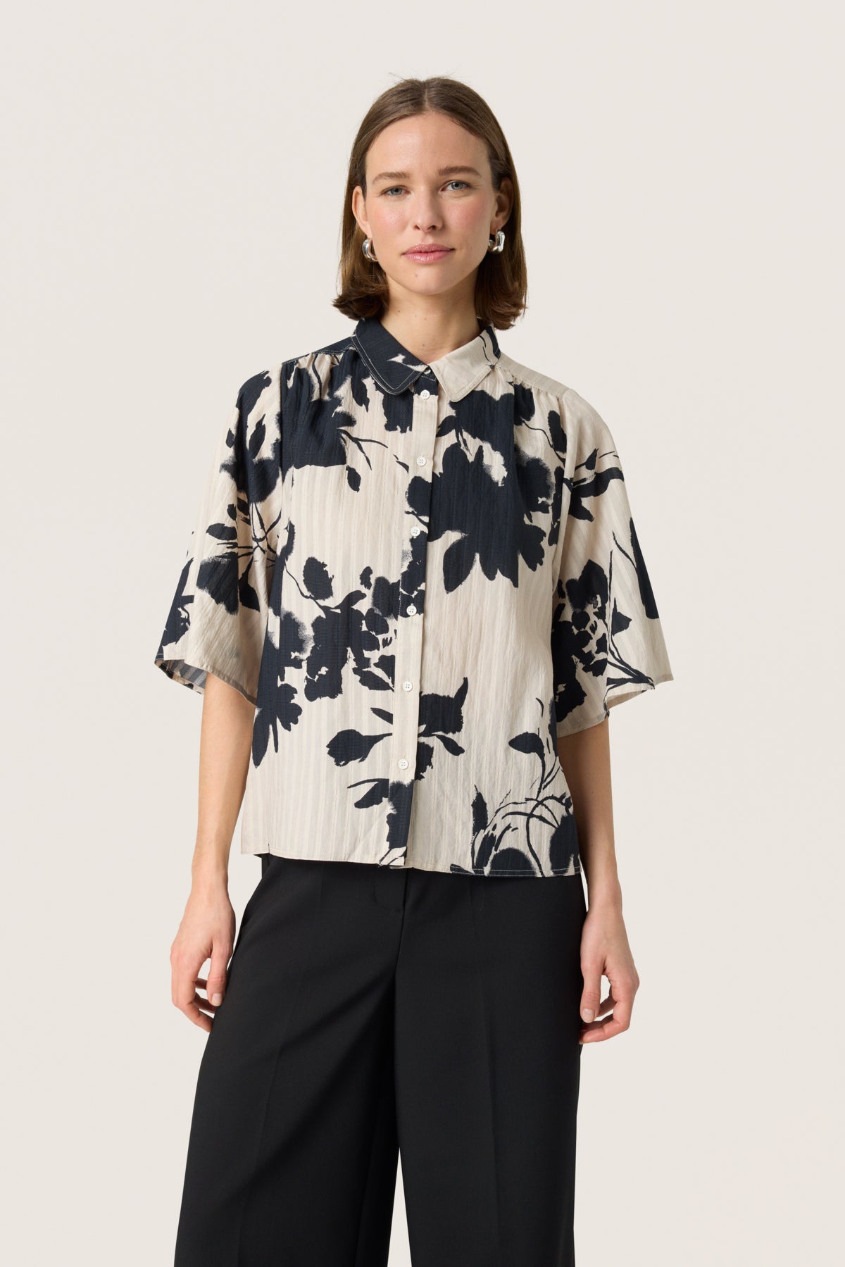 SLDaria Hela Shirt SS Oatmeal Duotone Flower