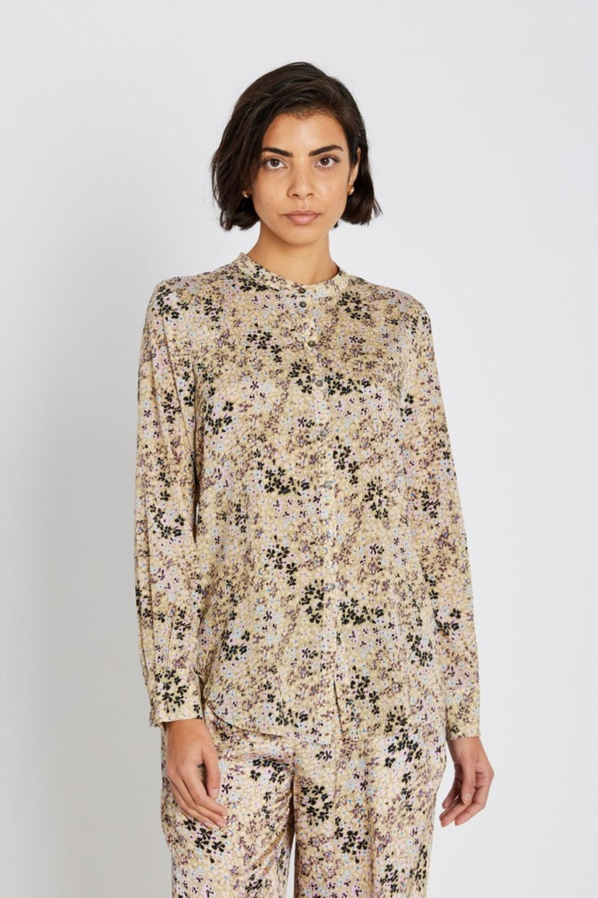 651HMMaple skjorta 805 Ljus blommigt tryck - HM1327