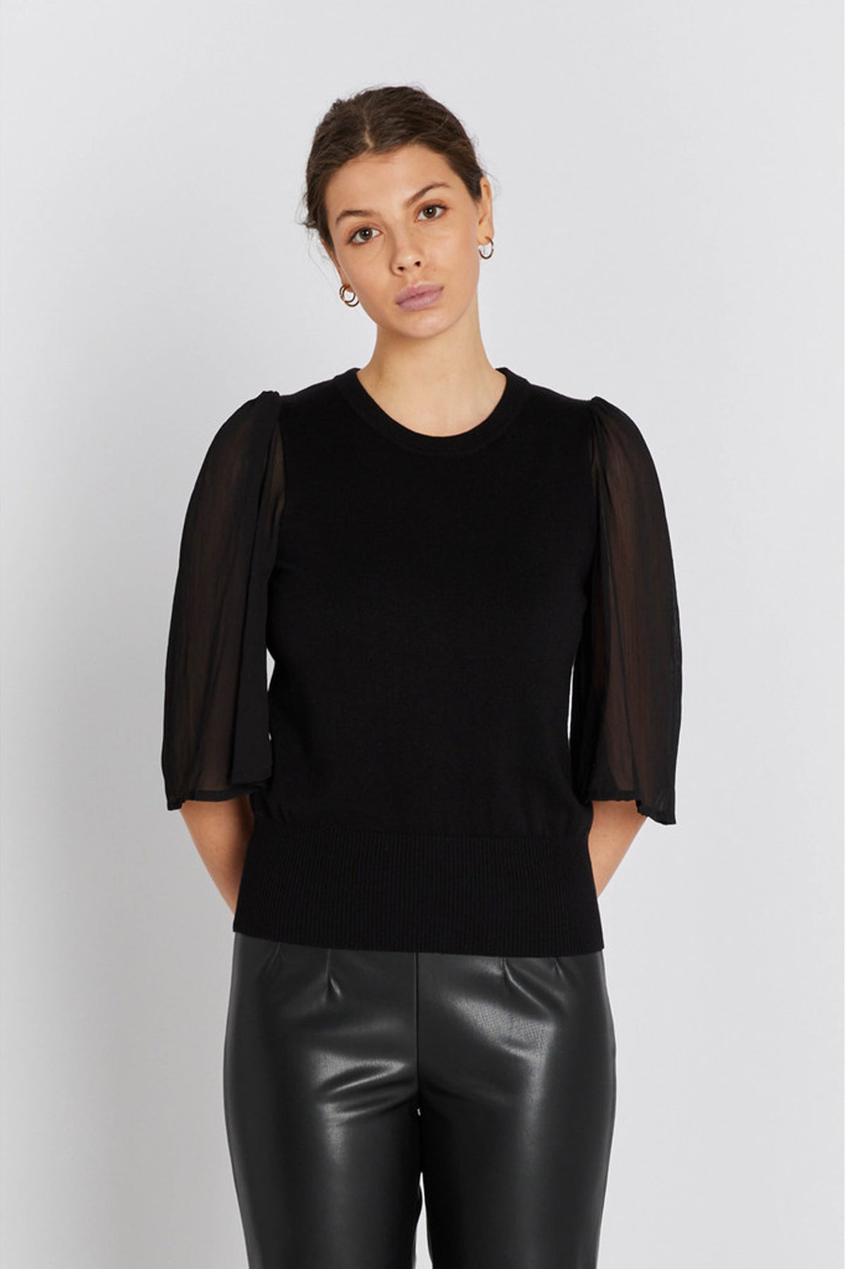 7493RDFHotensia stickad blus 20 Svart - RDF892