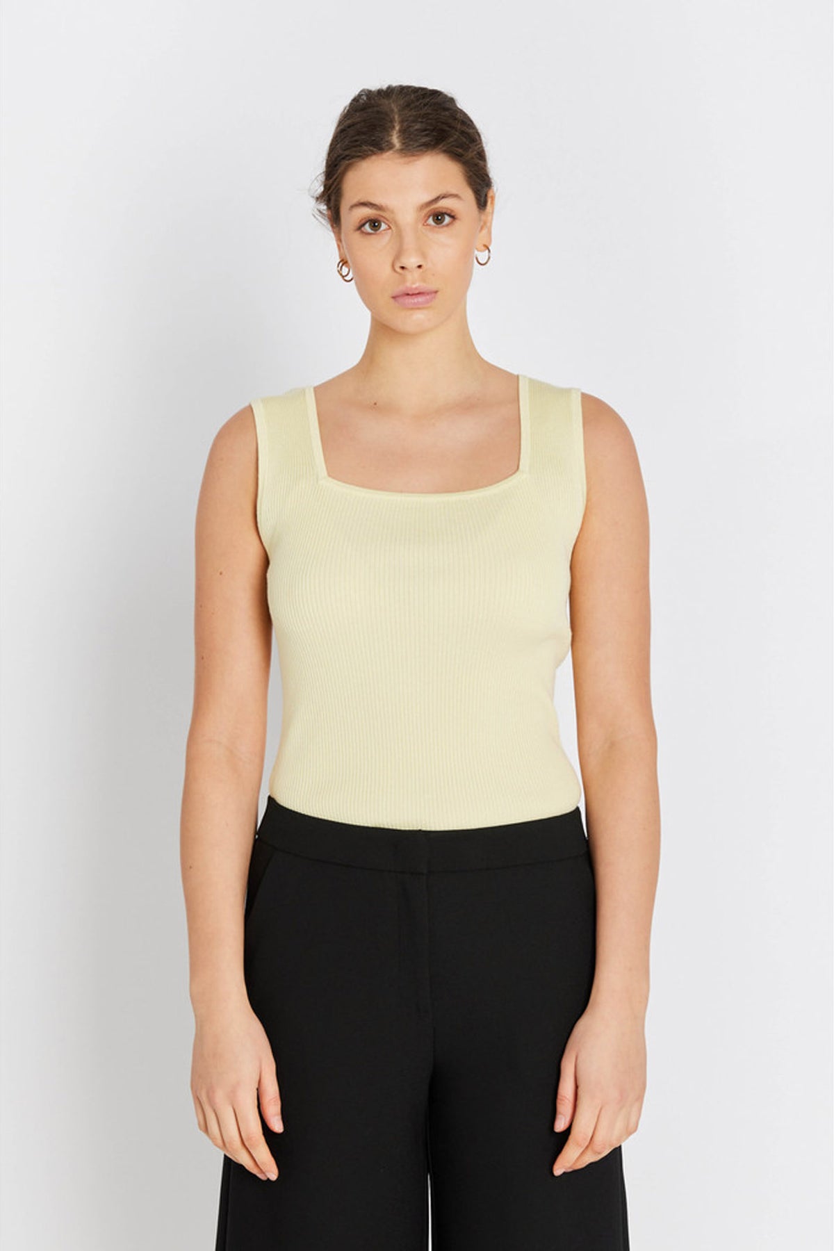7493RDFNoa stickad tröja med avig rätsida 703 Soft yellow - RDF833