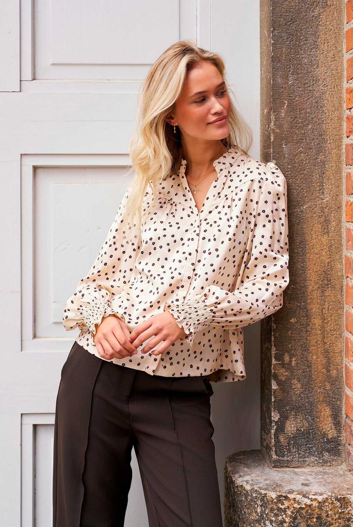 Astrida Flower Jacquard Blus Creme - 170202