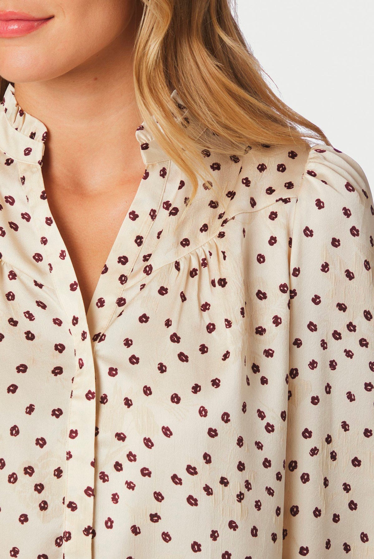 Astrida Flower Jacquard Blus Creme - 170202