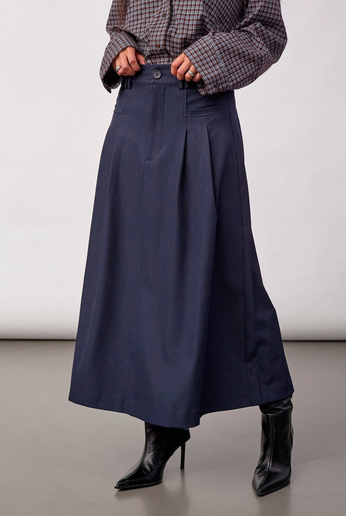 LunaCC New Pocket Pleat Skirt 40007-Navy - 500389