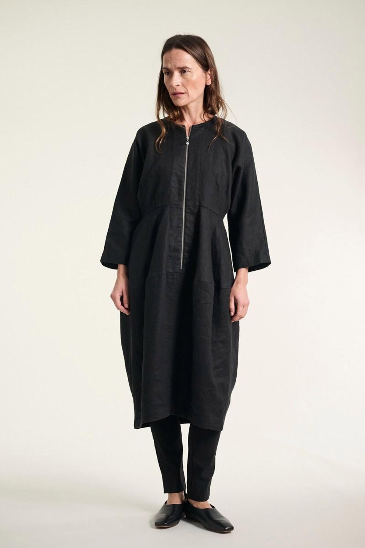 Lazy linneklänning med dragkedja Black - 261-2141-5557