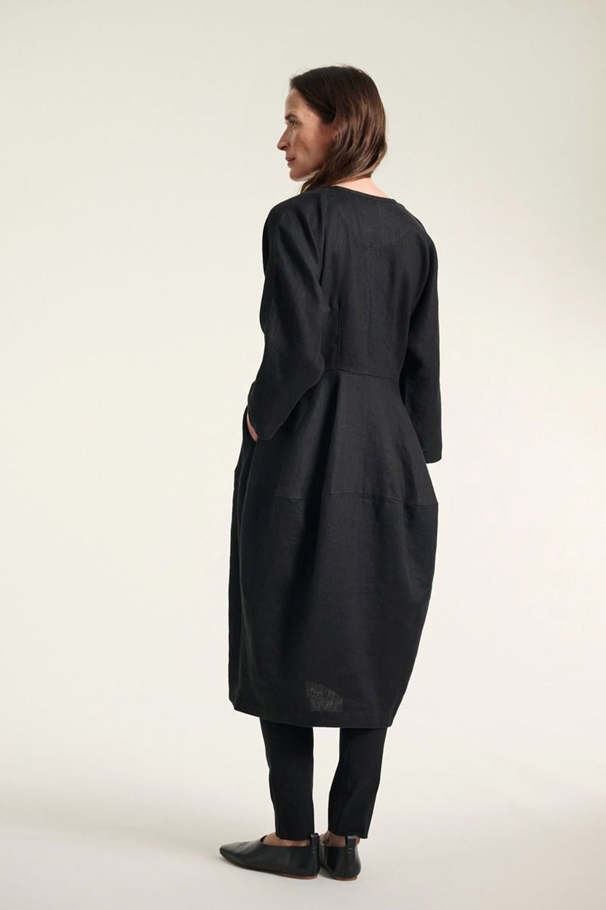 Lazy linneklänning med dragkedja Black - 261-2141-5557