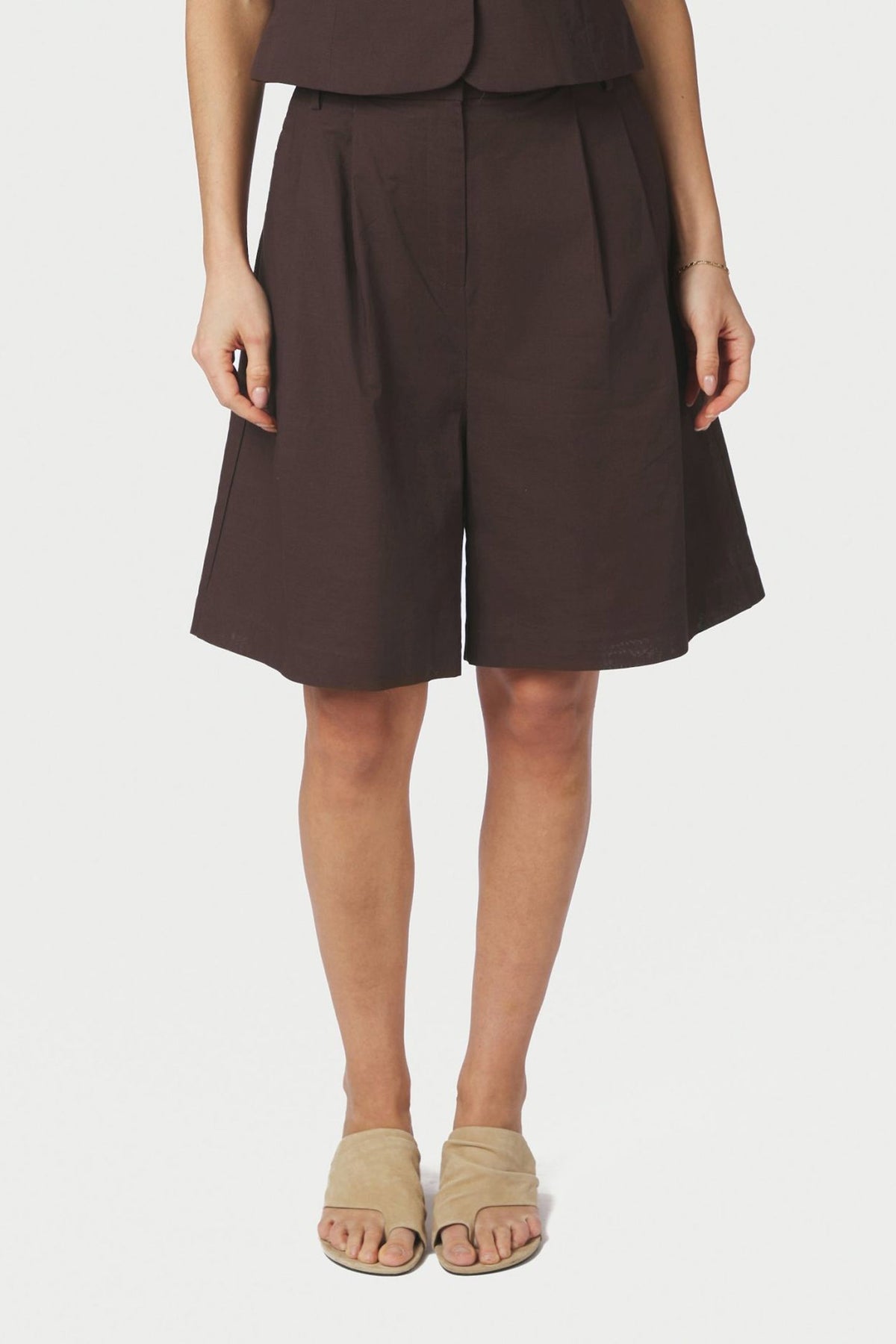 Nika Linneshorts Mörkbrun - 168253