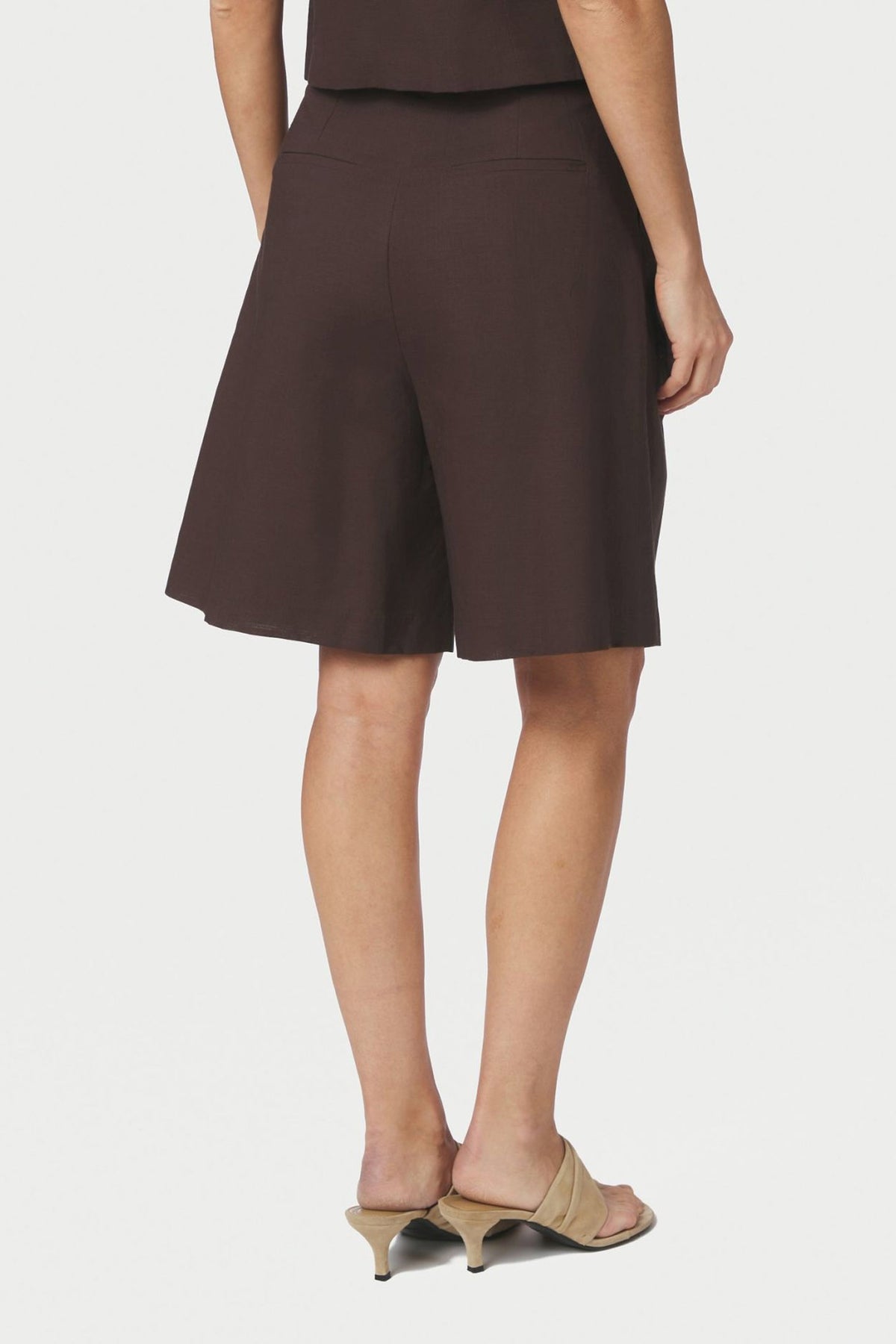 Nika Linneshorts Mörkbrun - 168253
