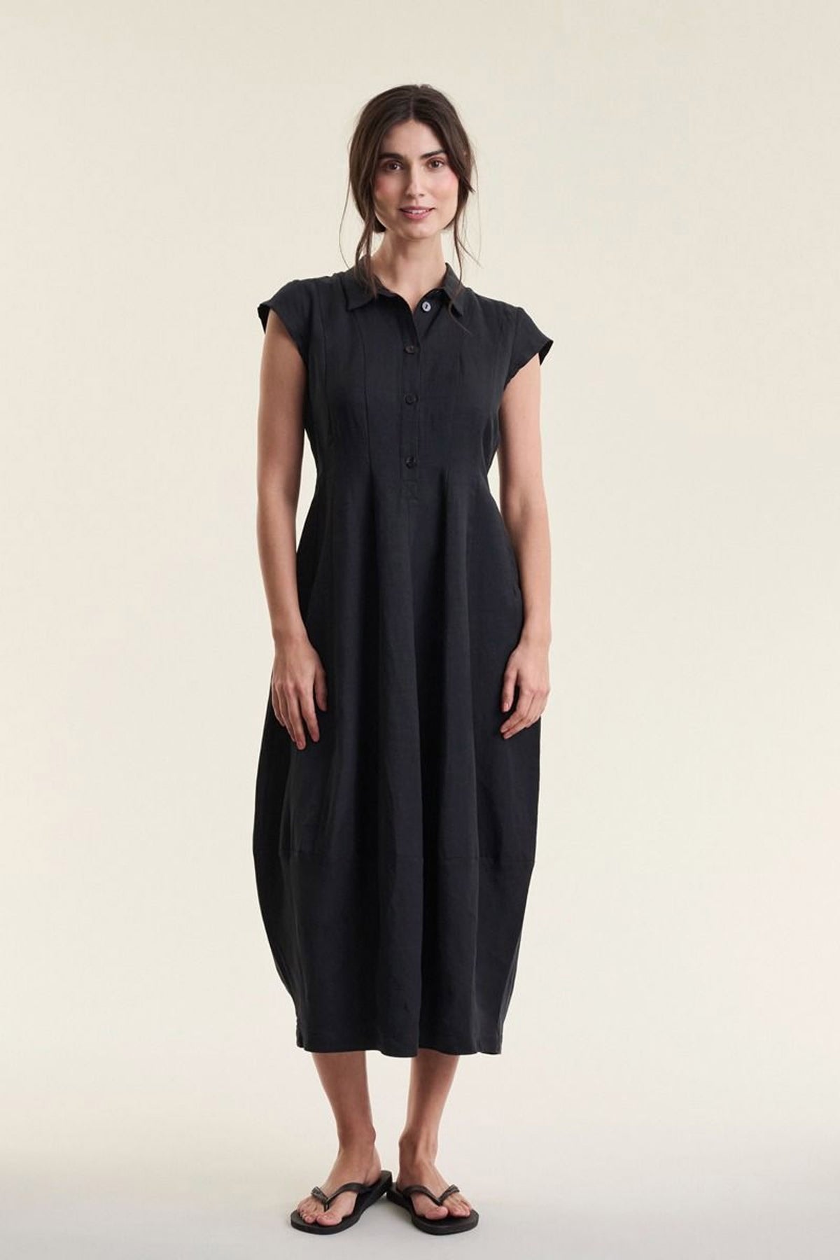 Sukosu klänning med krage Black - 263-2474-5776