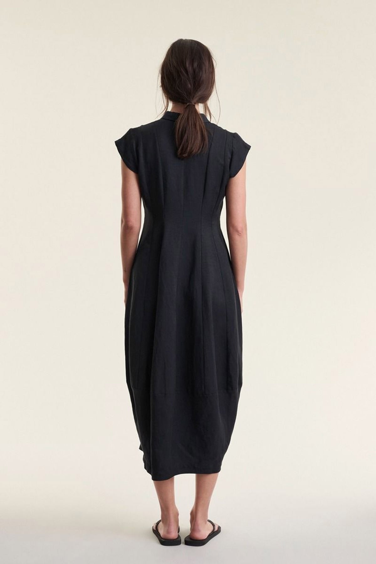Sukosu klänning med krage Black - 263-2474-5776