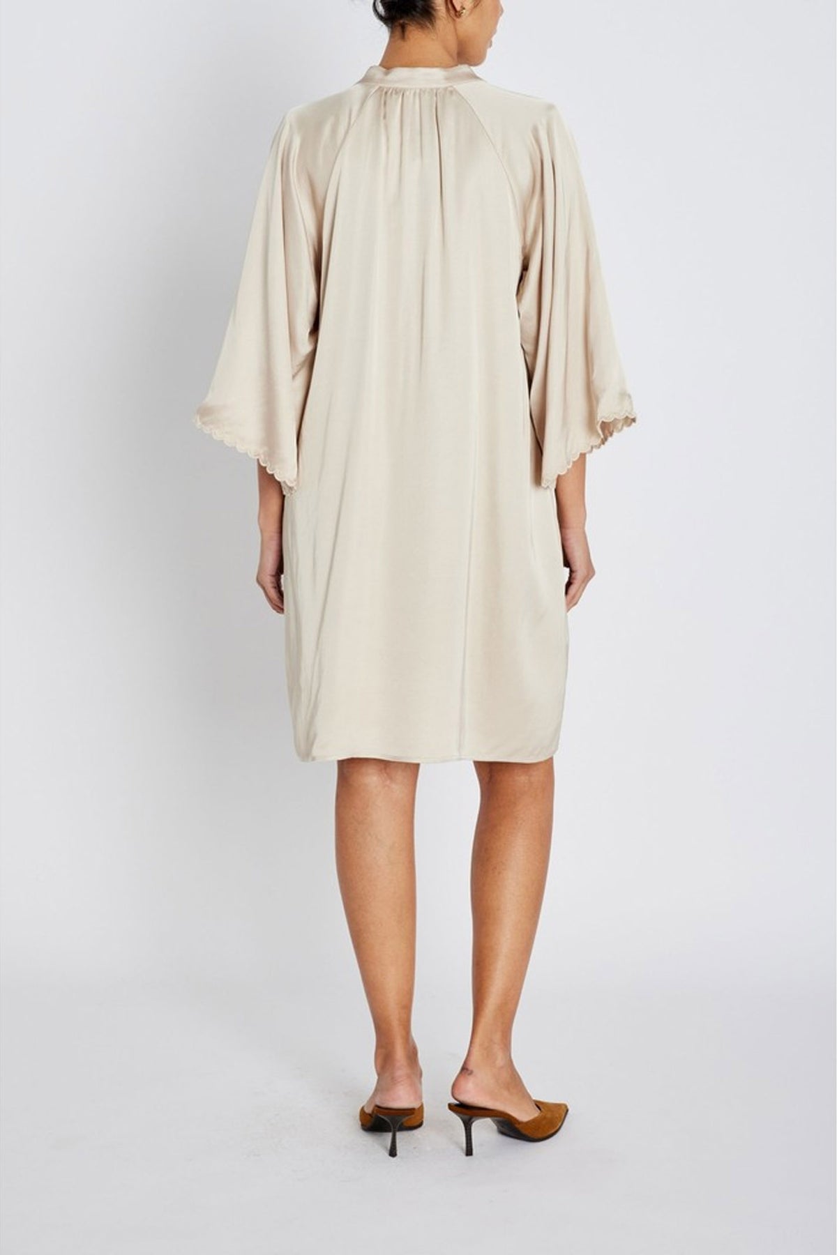 WeckiaBBWendisa klänning Beige - BBW5046
