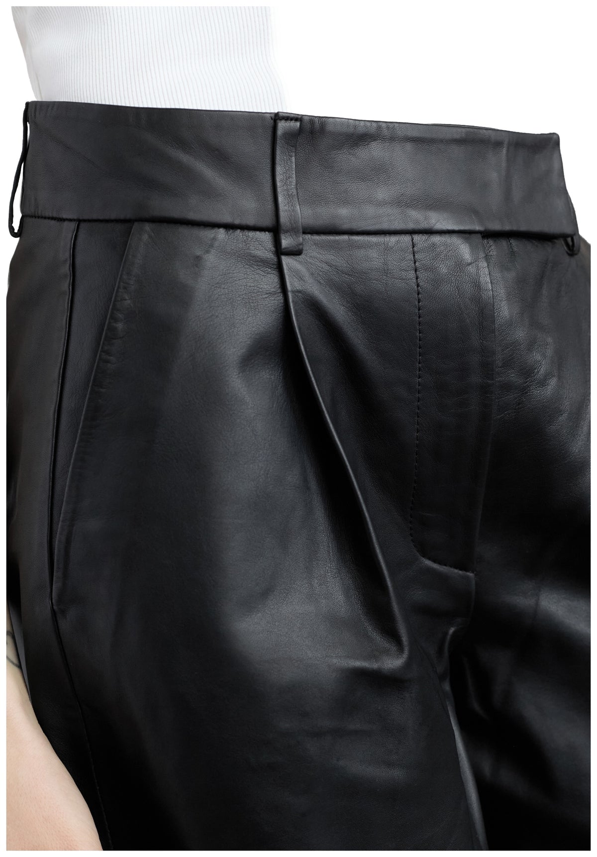 PhoebeCC Leather Pleat Shorts 96-Black - 31458